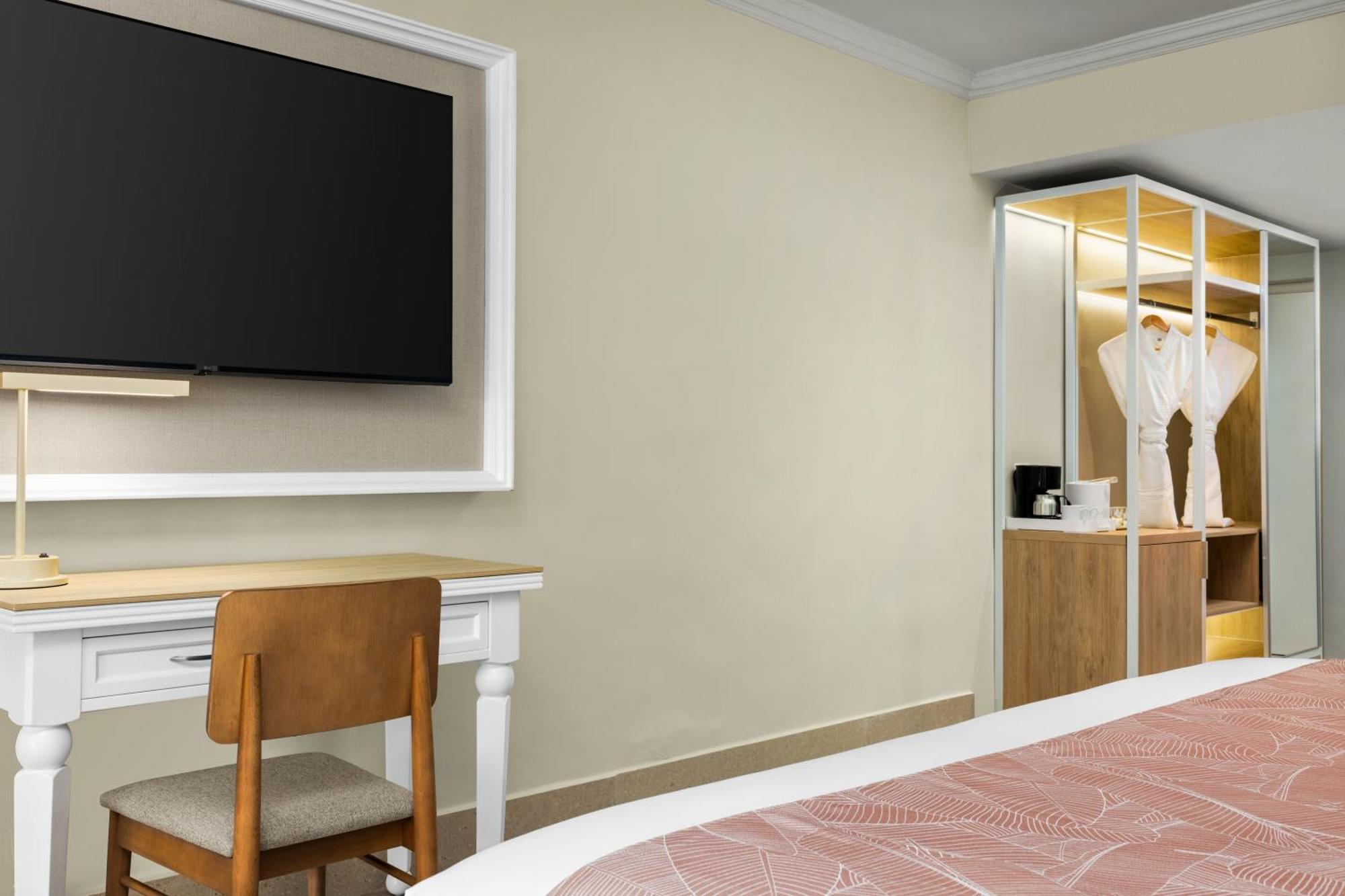 Wyndham Alltra Punta Cana All Inclusive Resort Exterior foto